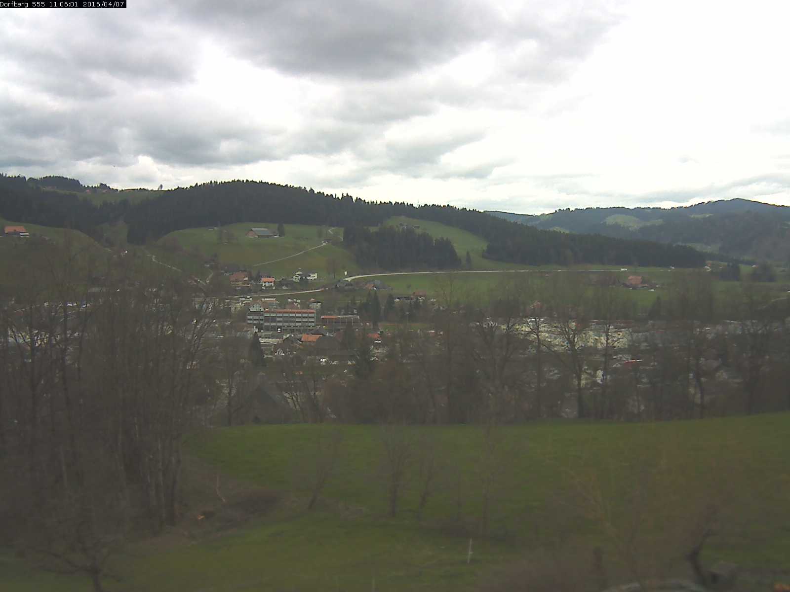 Webcam-Bild: Aussicht vom Dorfberg in Langnau 20160407-110601