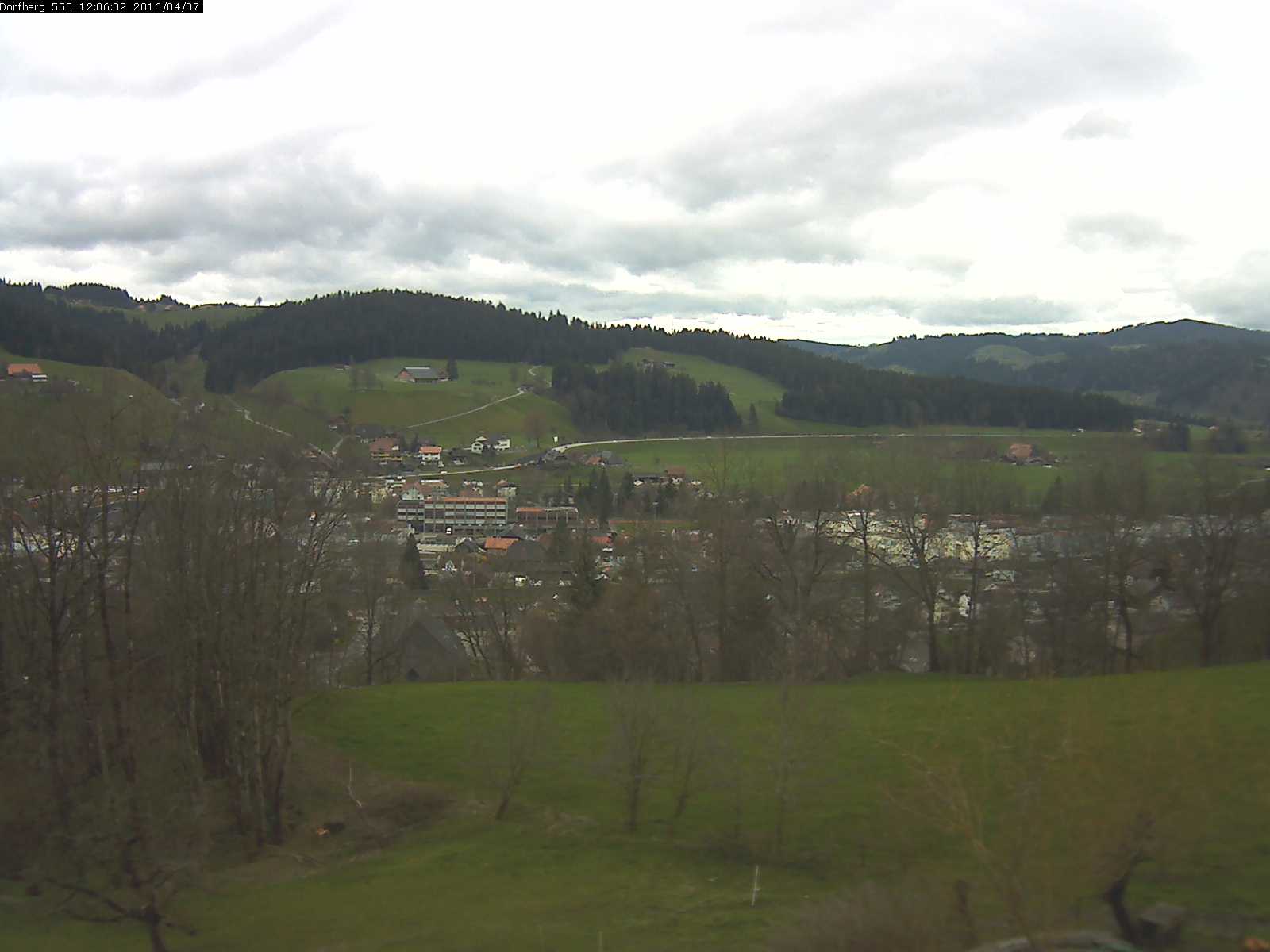 Webcam-Bild: Aussicht vom Dorfberg in Langnau 20160407-120601