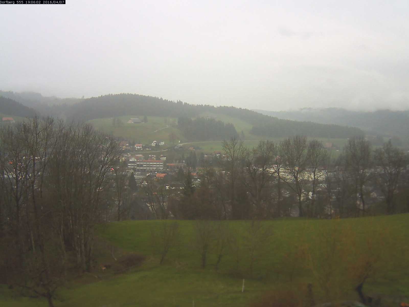 Webcam-Bild: Aussicht vom Dorfberg in Langnau 20160407-190601