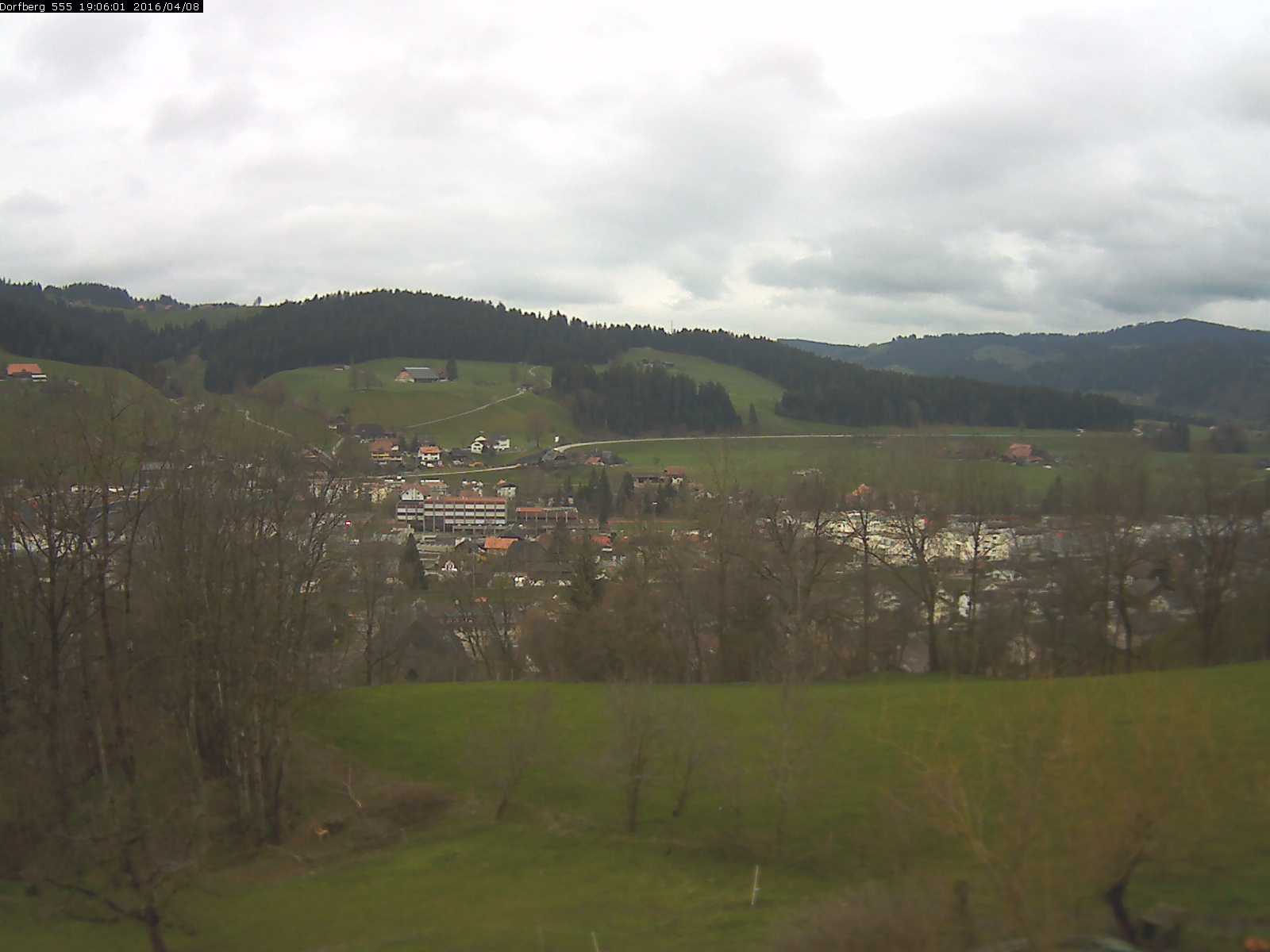 Webcam-Bild: Aussicht vom Dorfberg in Langnau 20160408-190601