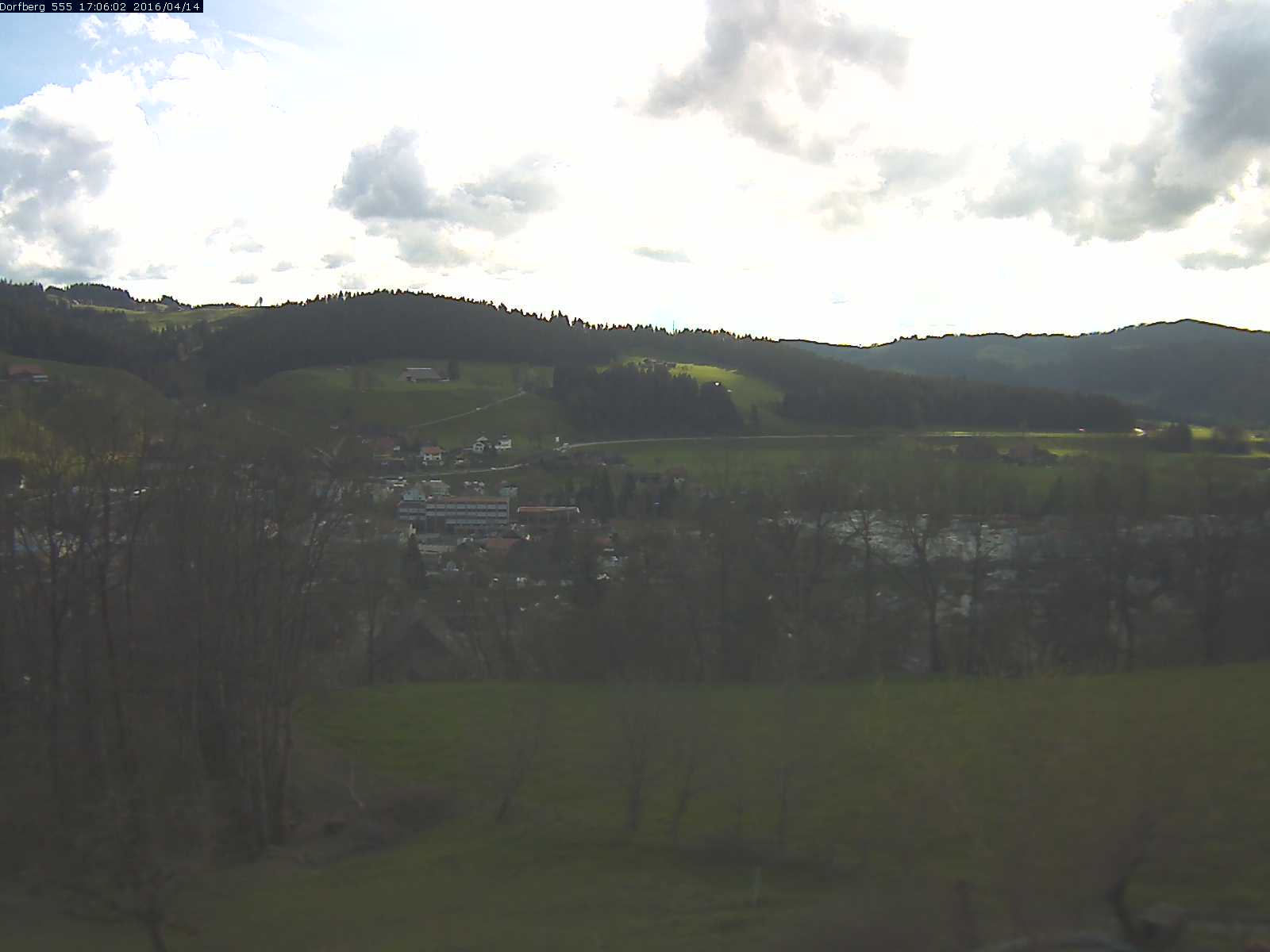 Webcam-Bild: Aussicht vom Dorfberg in Langnau 20160414-170601