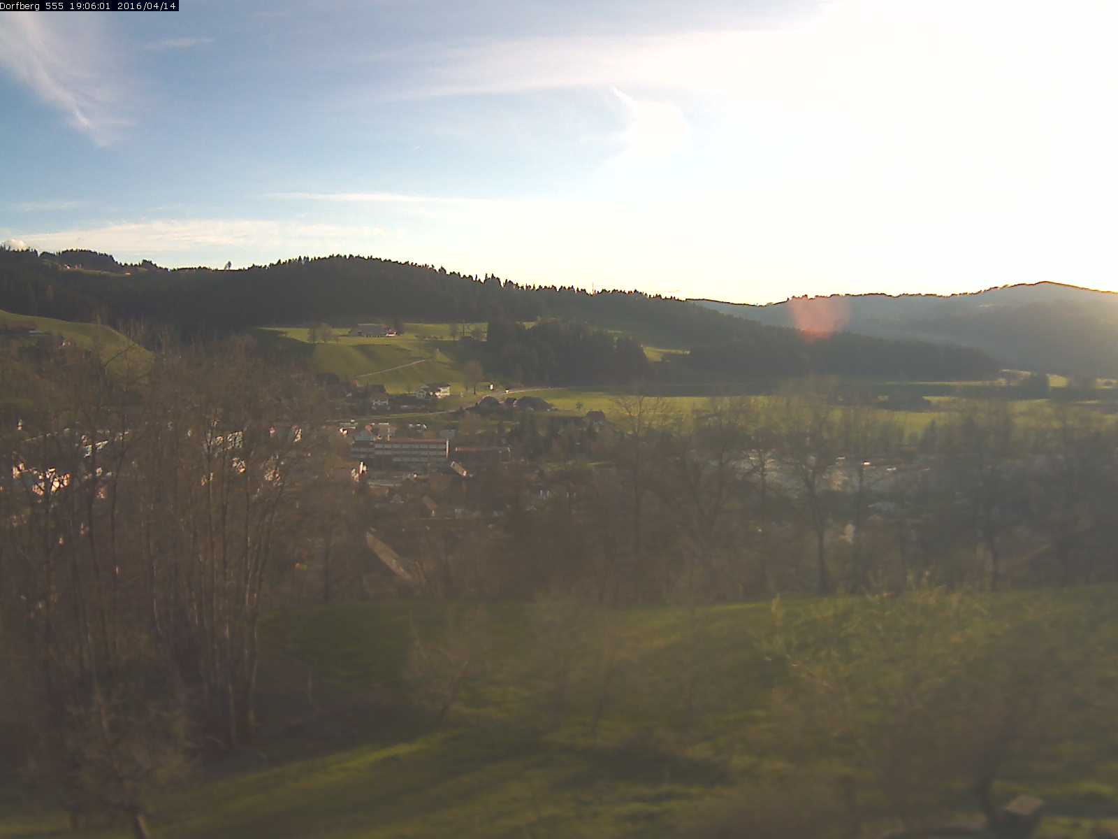 Webcam-Bild: Aussicht vom Dorfberg in Langnau 20160414-190601