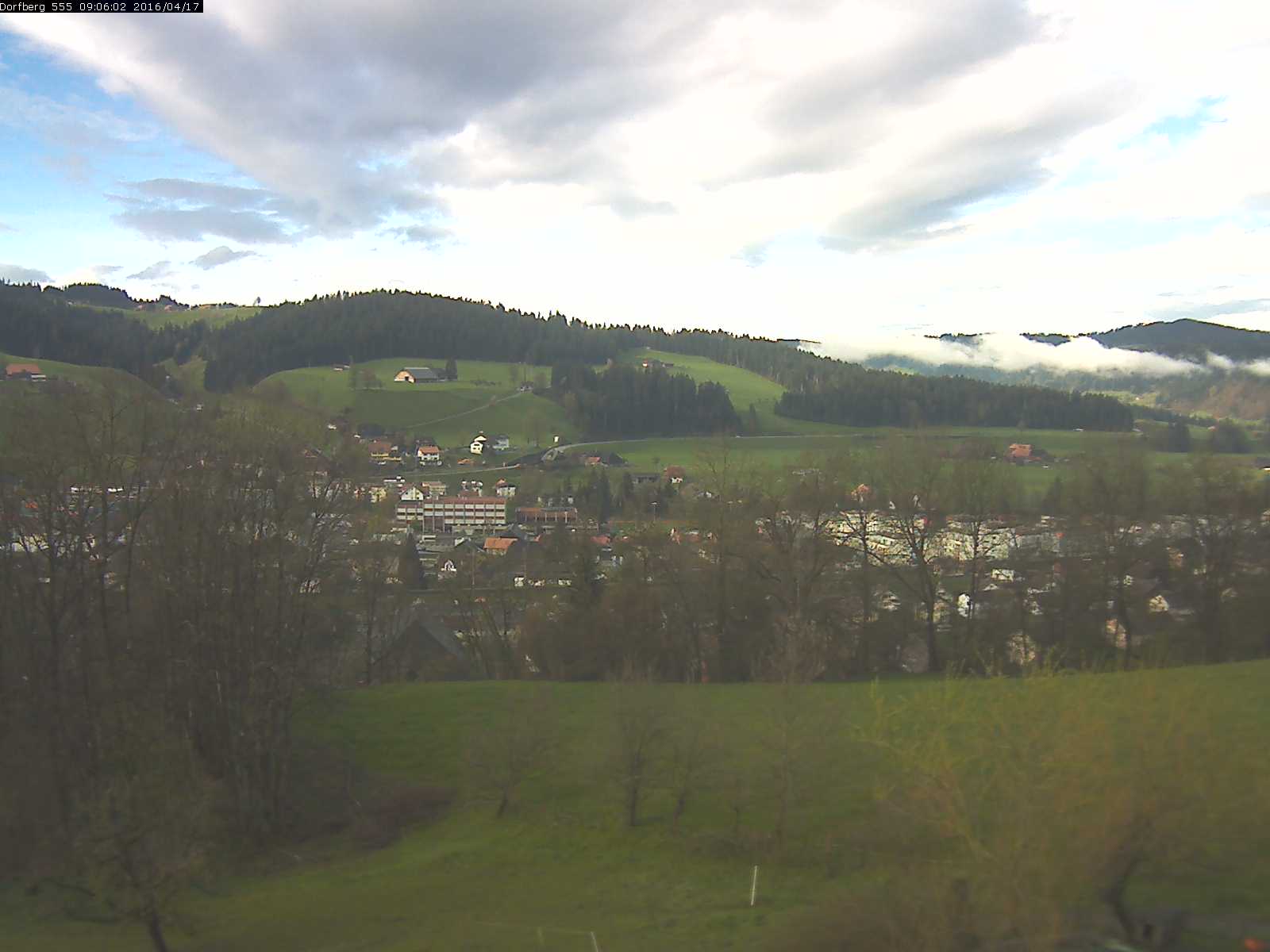 Webcam-Bild: Aussicht vom Dorfberg in Langnau 20160417-090601
