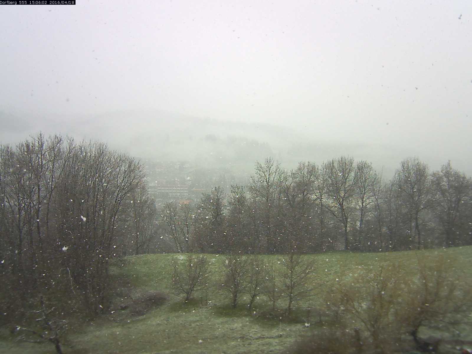 Webcam-Bild: Aussicht vom Dorfberg in Langnau 20160418-150601