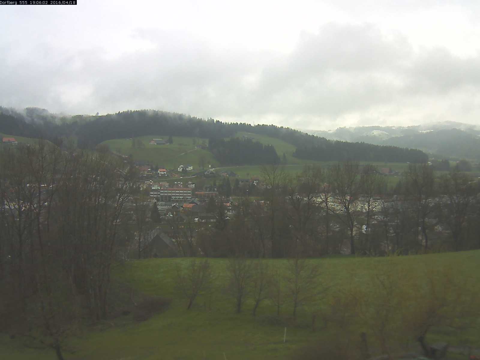 Webcam-Bild: Aussicht vom Dorfberg in Langnau 20160418-190601