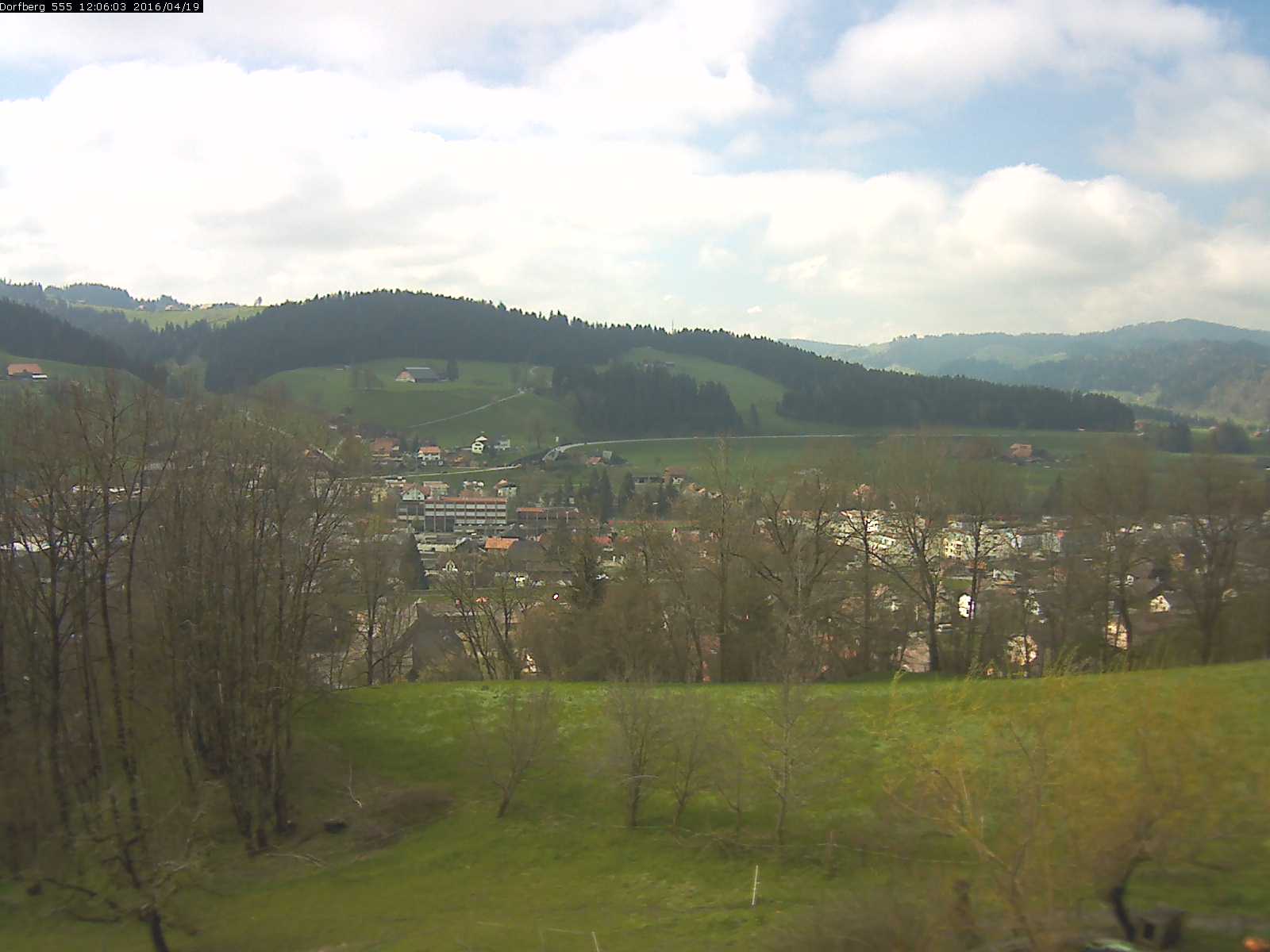 Webcam-Bild: Aussicht vom Dorfberg in Langnau 20160419-120601