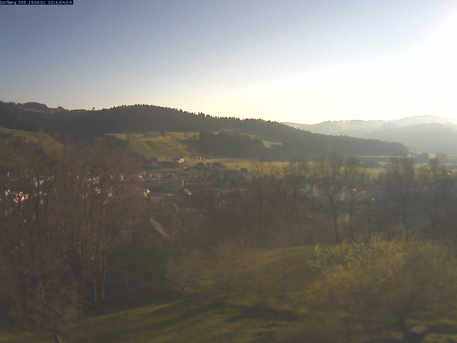 Webcam-Bild: Aussicht vom Dorfberg in Langnau 20160419-190601