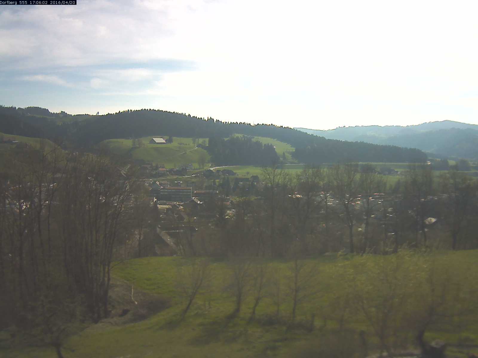 Webcam-Bild: Aussicht vom Dorfberg in Langnau 20160420-170601