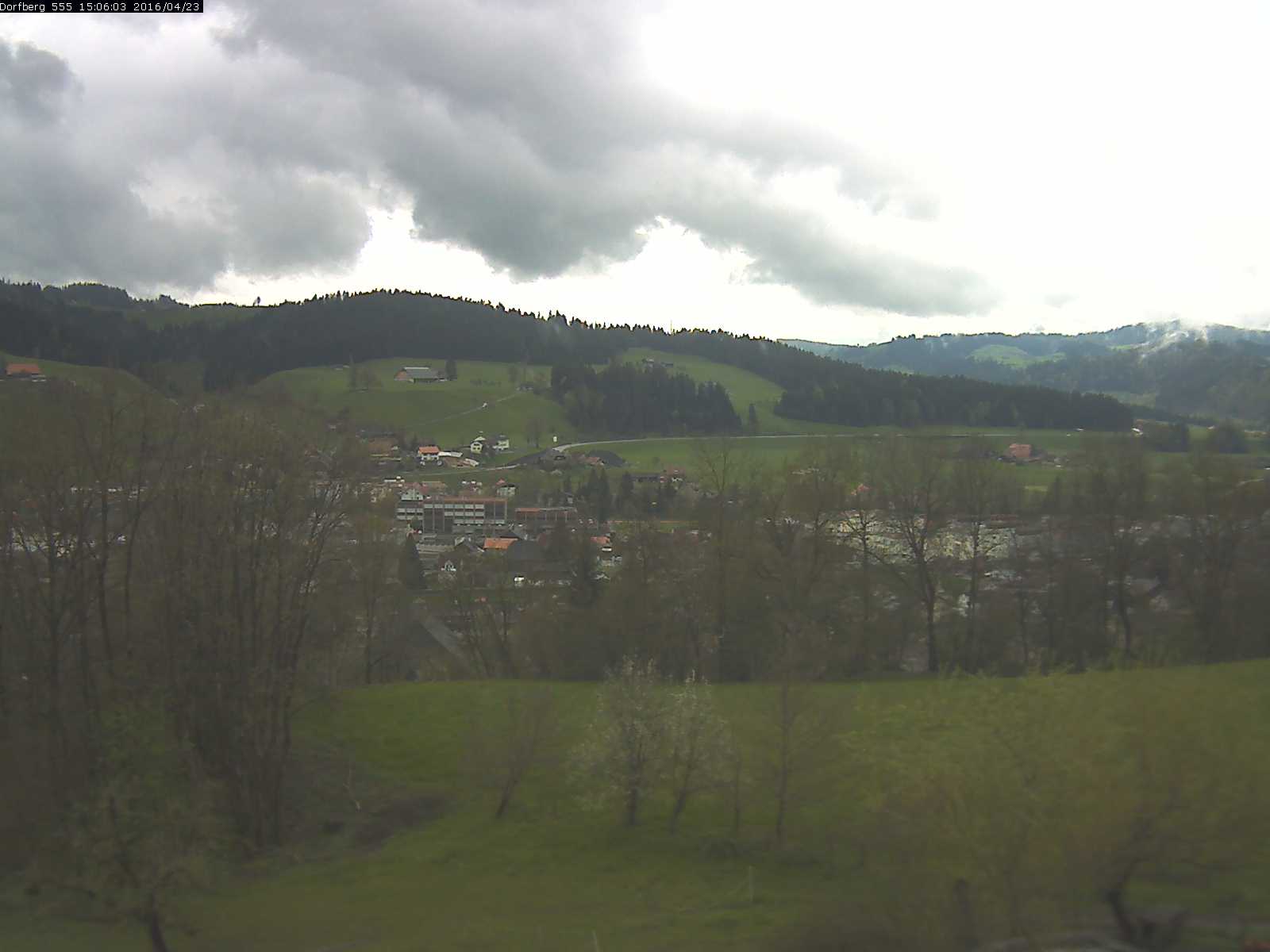 Webcam-Bild: Aussicht vom Dorfberg in Langnau 20160423-150601