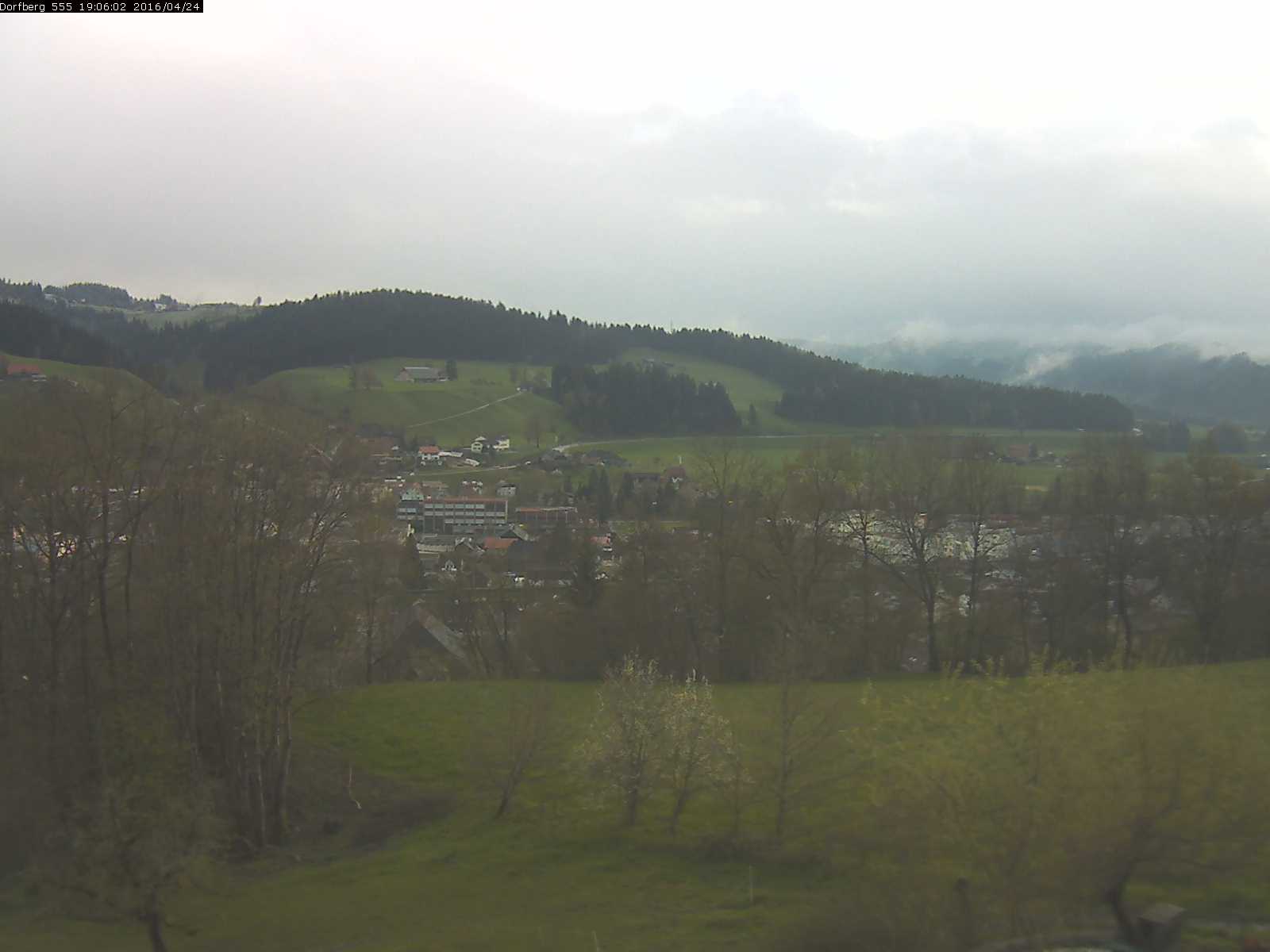 Webcam-Bild: Aussicht vom Dorfberg in Langnau 20160424-190601