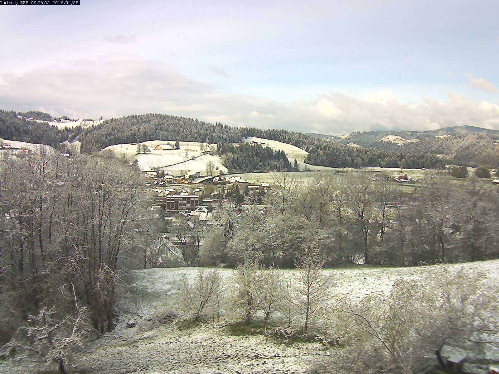 Webcam-Bild: Aussicht vom Dorfberg in Langnau 20160425-090601