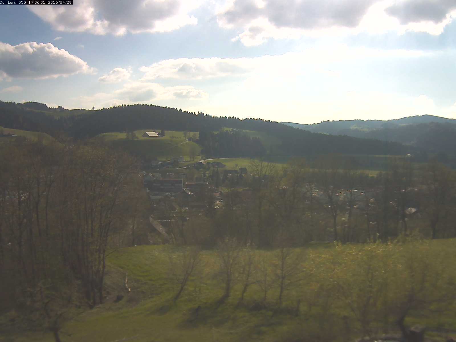 Webcam-Bild: Aussicht vom Dorfberg in Langnau 20160429-170601