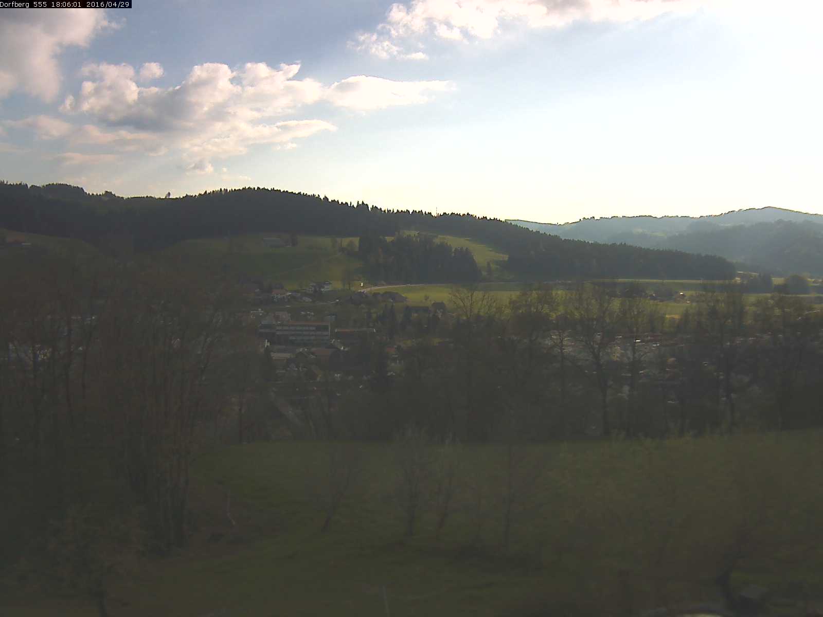 Webcam-Bild: Aussicht vom Dorfberg in Langnau 20160429-180601