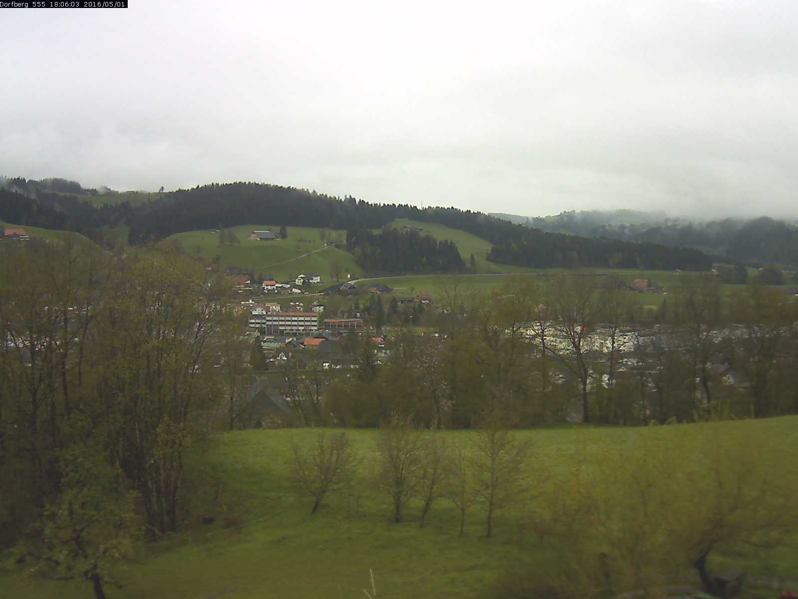Webcam-Bild: Aussicht vom Dorfberg in Langnau 20160501-180601