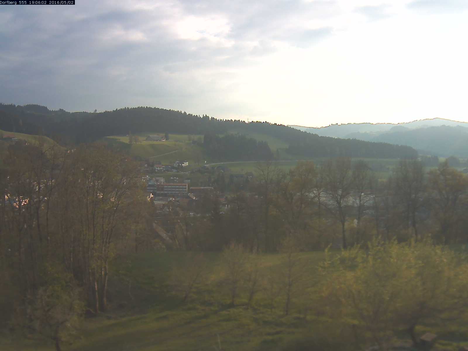Webcam-Bild: Aussicht vom Dorfberg in Langnau 20160502-190601