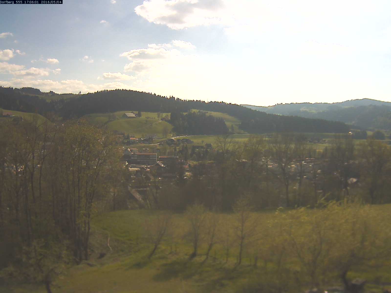 Webcam-Bild: Aussicht vom Dorfberg in Langnau 20160504-170601