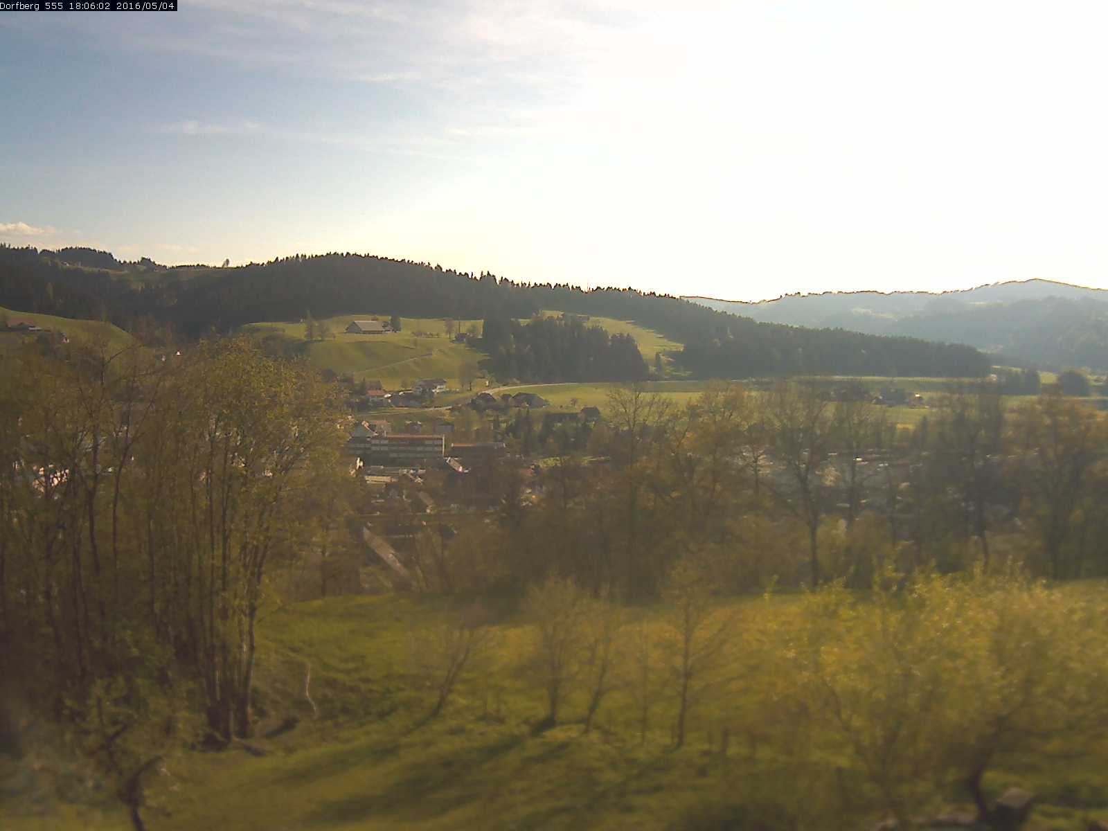 Webcam-Bild: Aussicht vom Dorfberg in Langnau 20160504-180601