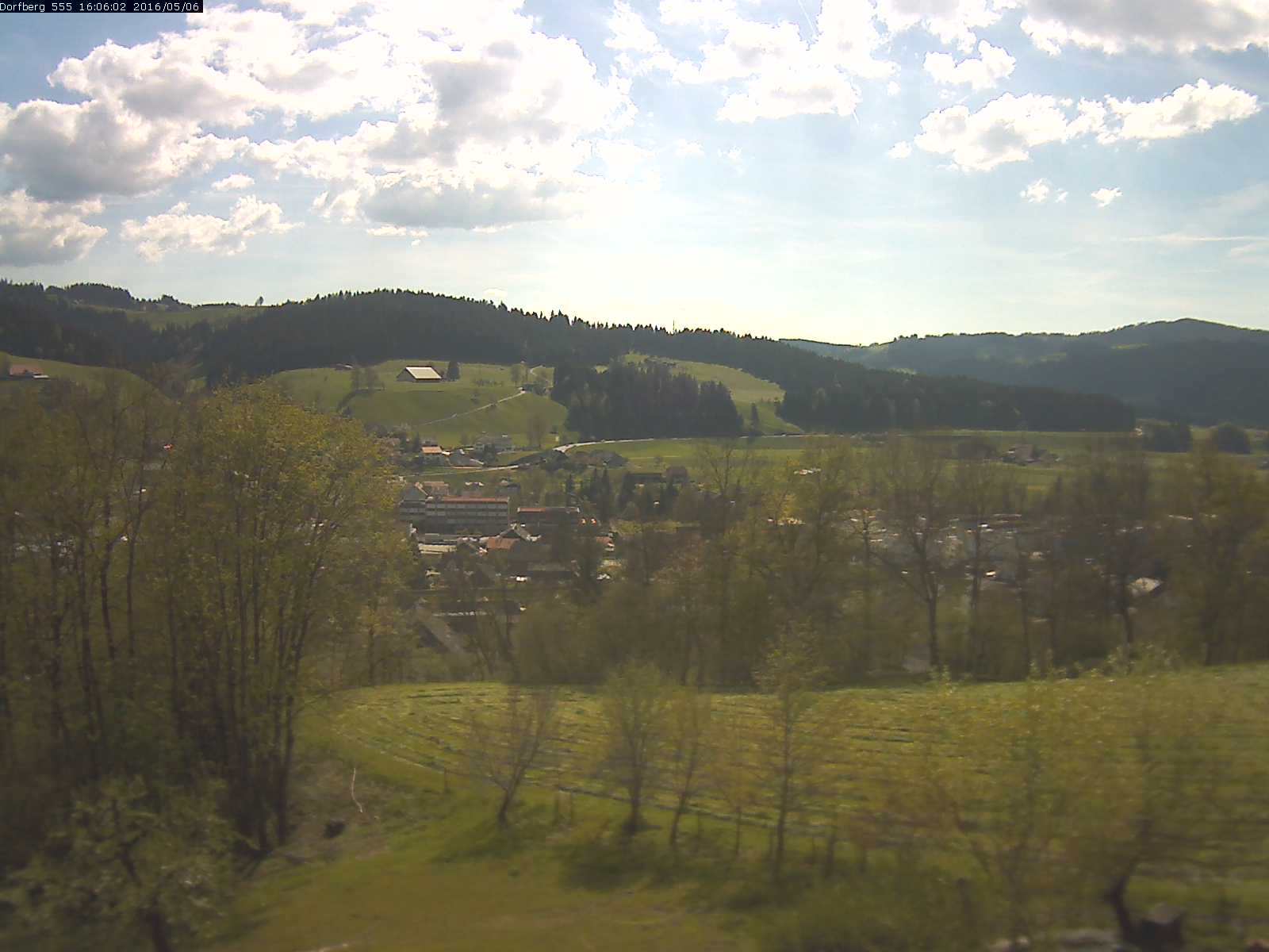 Webcam-Bild: Aussicht vom Dorfberg in Langnau 20160506-160602