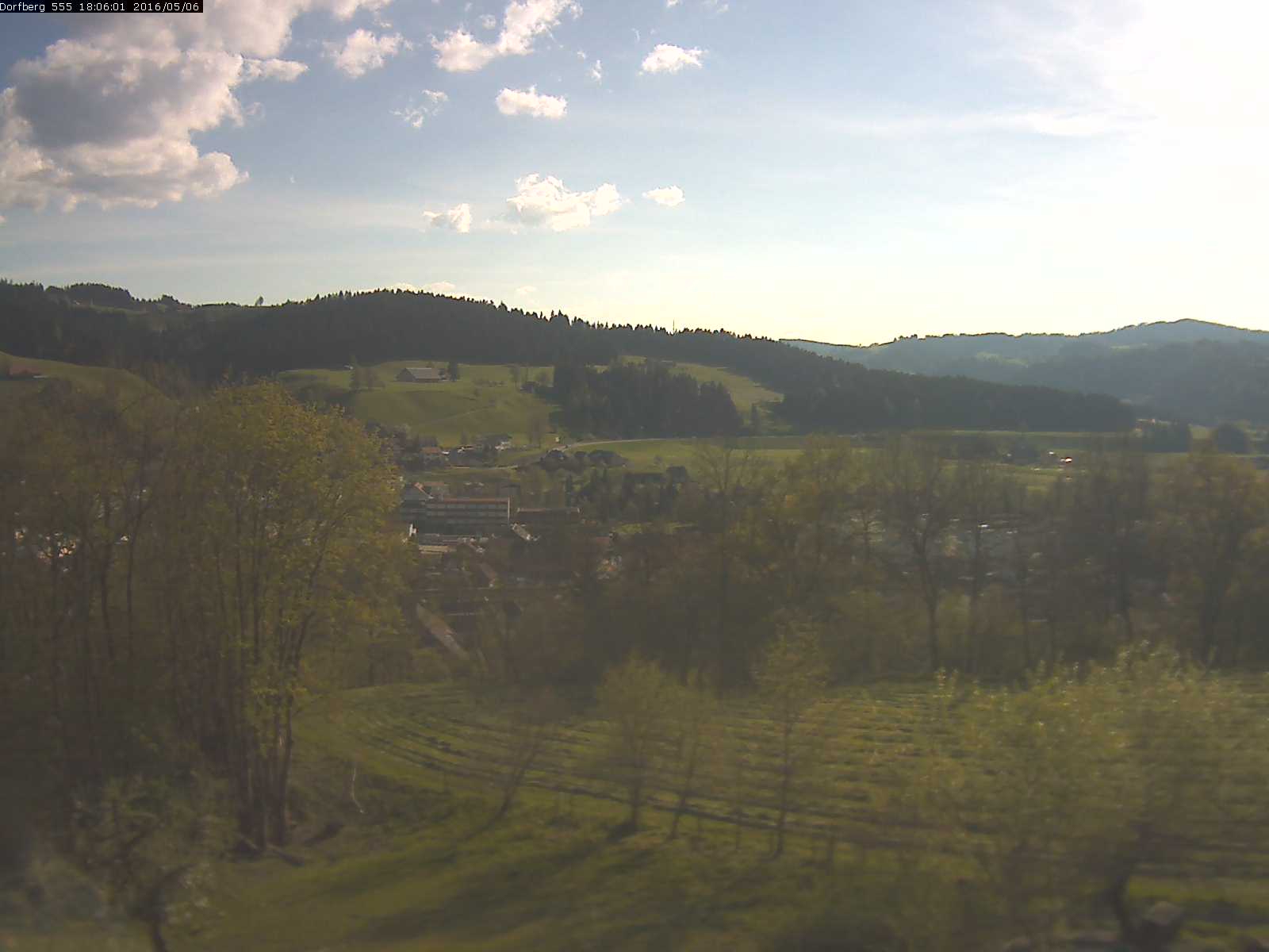 Webcam-Bild: Aussicht vom Dorfberg in Langnau 20160506-180601