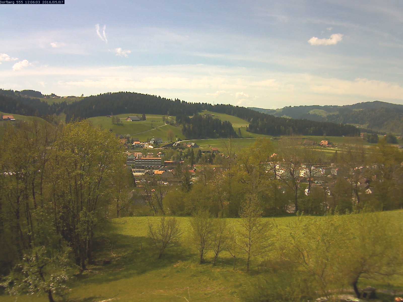 Webcam-Bild: Aussicht vom Dorfberg in Langnau 20160507-120601