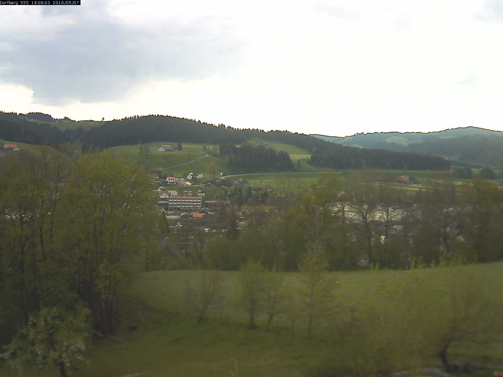 Webcam-Bild: Aussicht vom Dorfberg in Langnau 20160507-180602