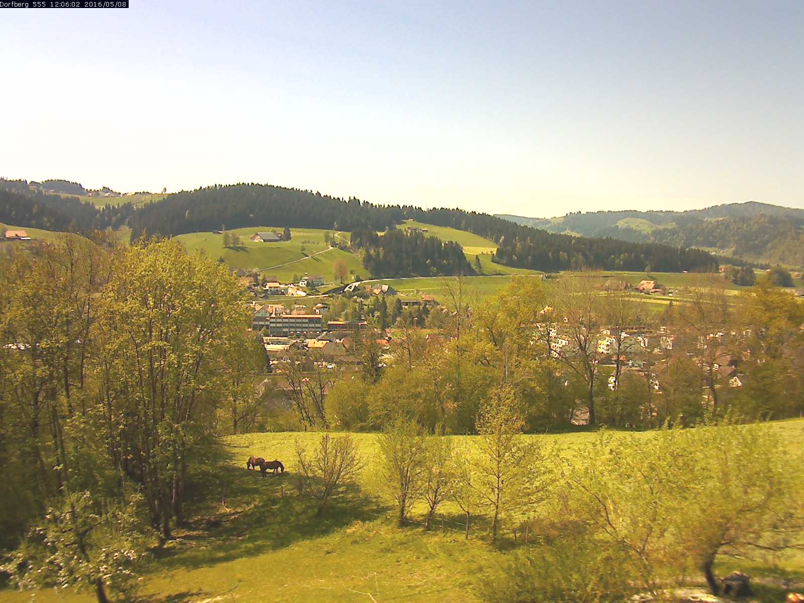 Webcam-Bild: Aussicht vom Dorfberg in Langnau 20160508-120601