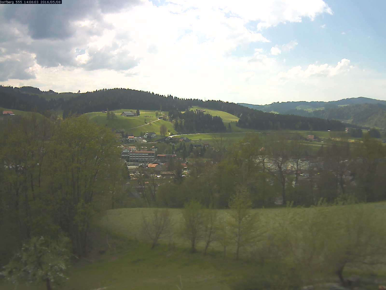 Webcam-Bild: Aussicht vom Dorfberg in Langnau 20160508-140601