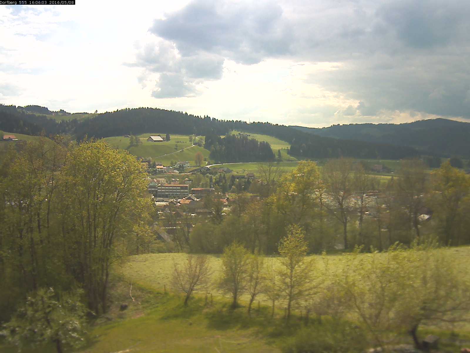 Webcam-Bild: Aussicht vom Dorfberg in Langnau 20160508-160601