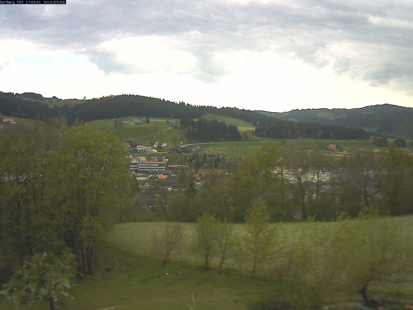 Webcam-Bild: Aussicht vom Dorfberg in Langnau 20160508-170601