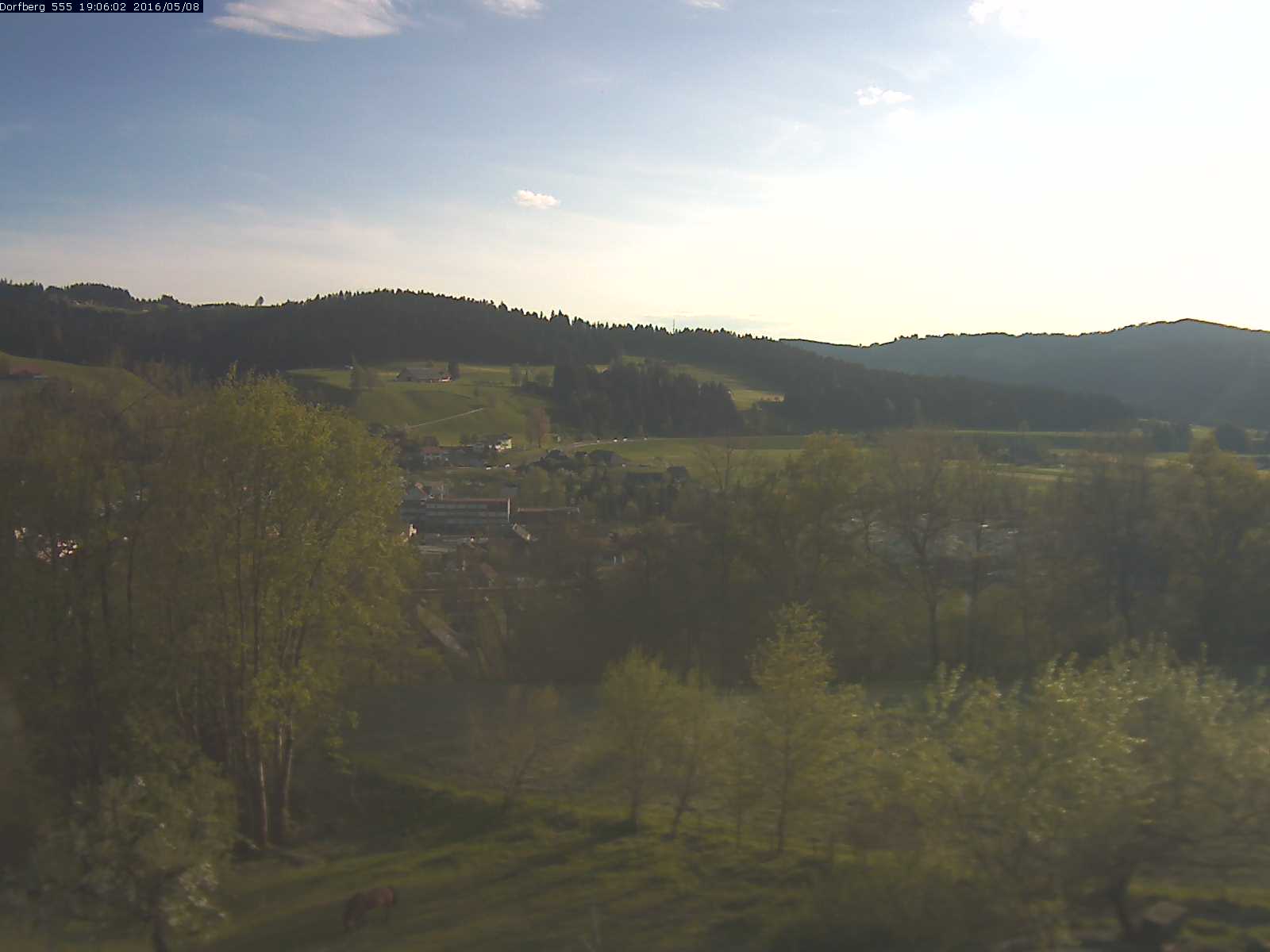 Webcam-Bild: Aussicht vom Dorfberg in Langnau 20160508-190601