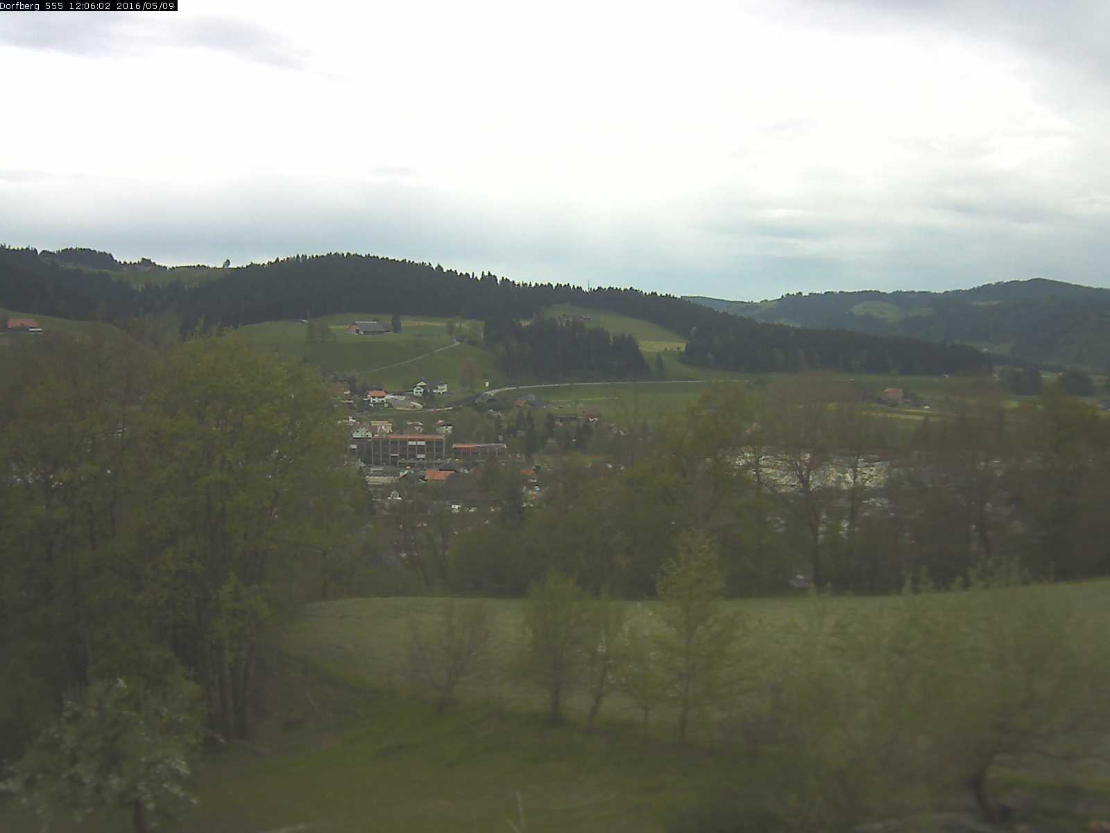 Webcam-Bild: Aussicht vom Dorfberg in Langnau 20160509-120601