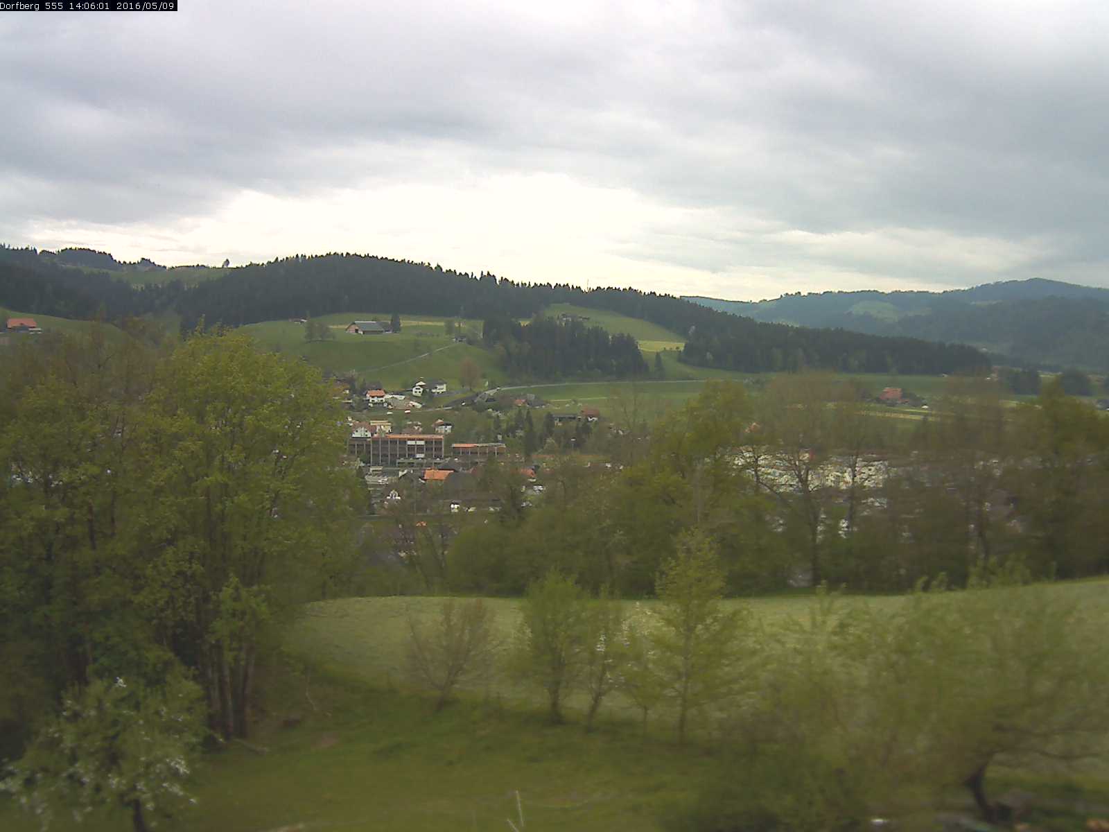 Webcam-Bild: Aussicht vom Dorfberg in Langnau 20160509-140601