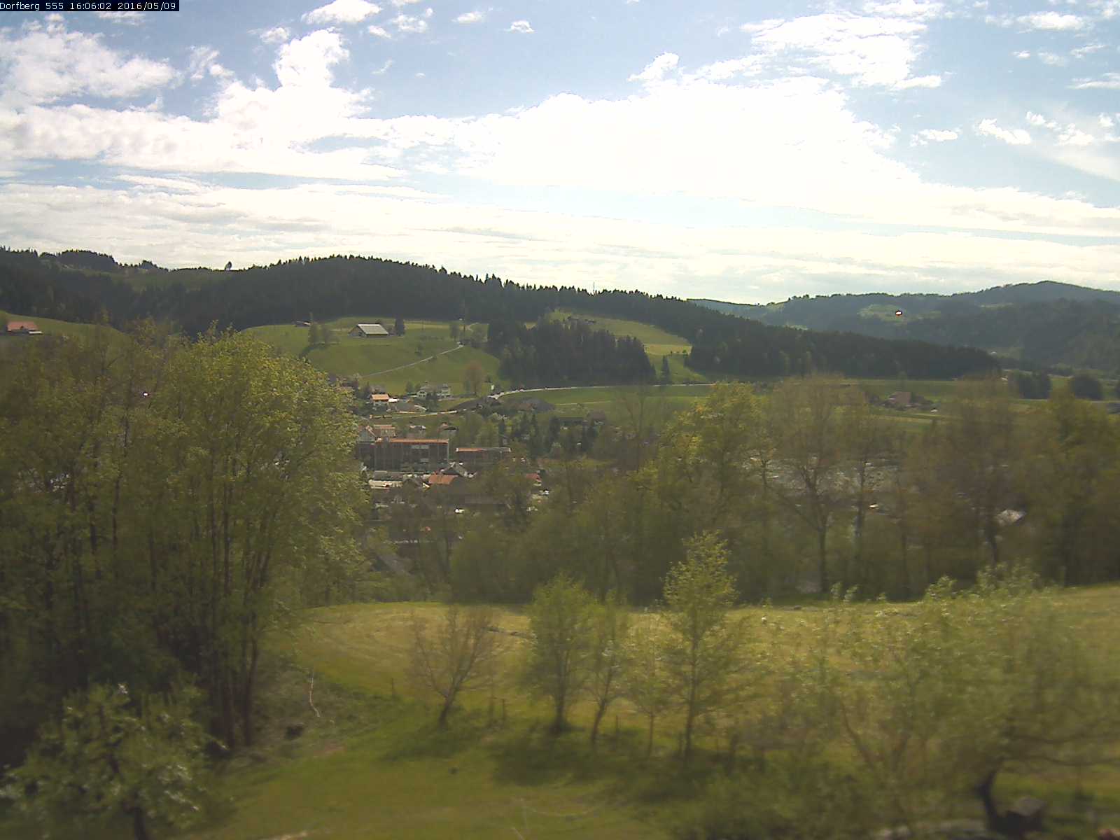 Webcam-Bild: Aussicht vom Dorfberg in Langnau 20160509-160601