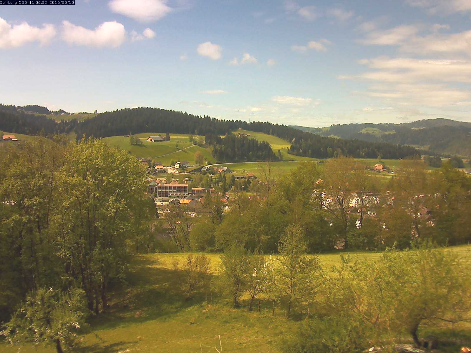 Webcam-Bild: Aussicht vom Dorfberg in Langnau 20160510-110601