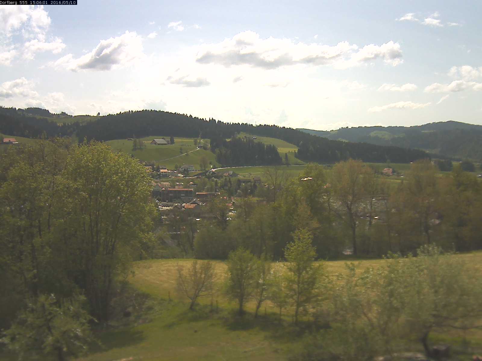 Webcam-Bild: Aussicht vom Dorfberg in Langnau 20160510-150601