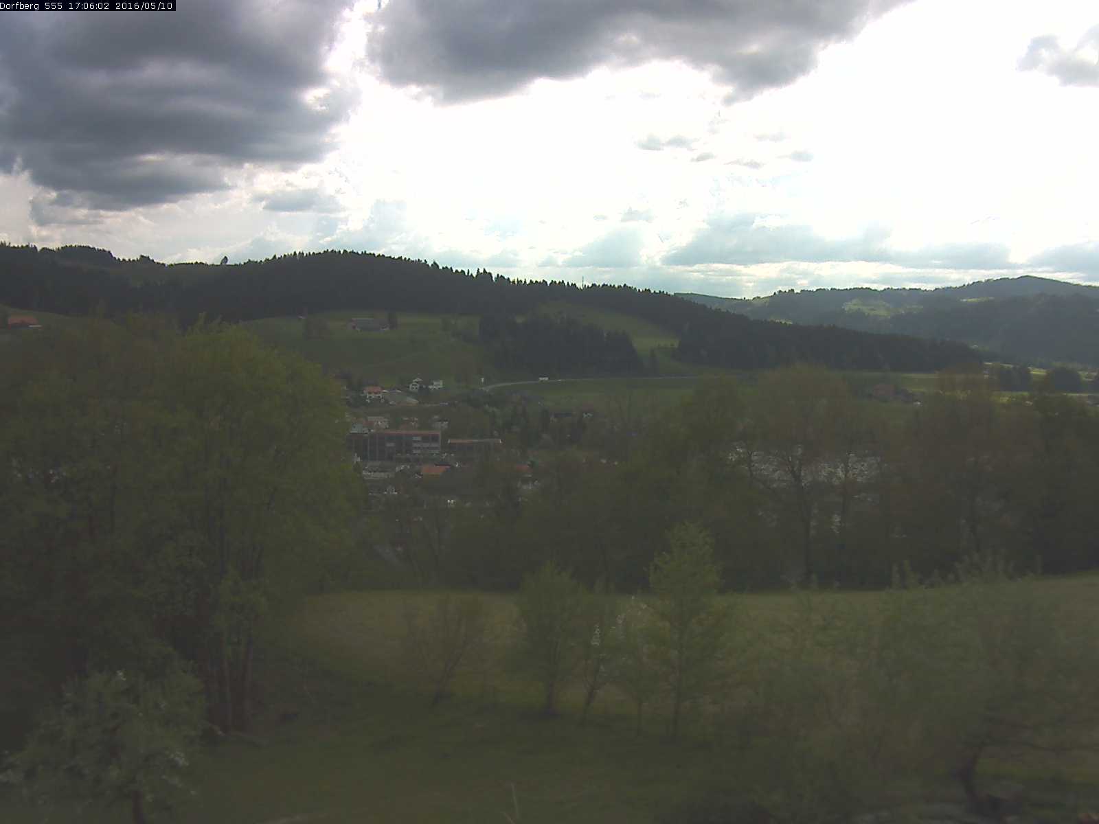 Webcam-Bild: Aussicht vom Dorfberg in Langnau 20160510-170601