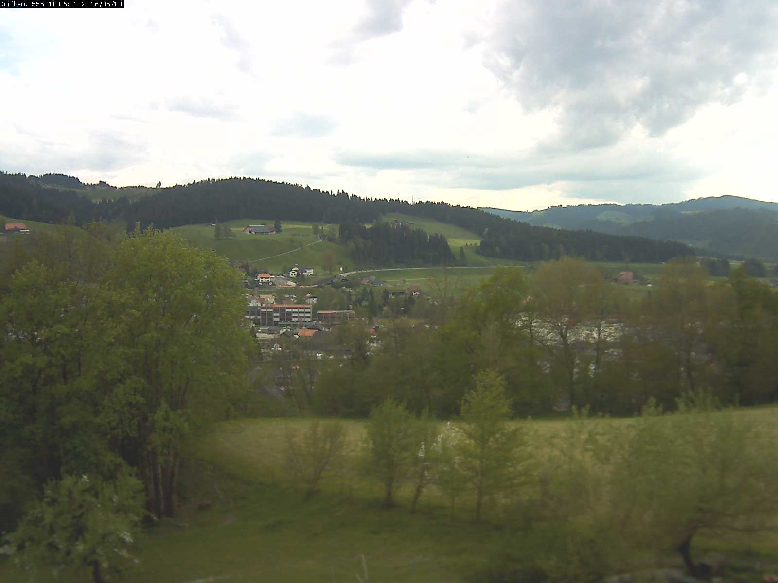 Webcam-Bild: Aussicht vom Dorfberg in Langnau 20160510-180601