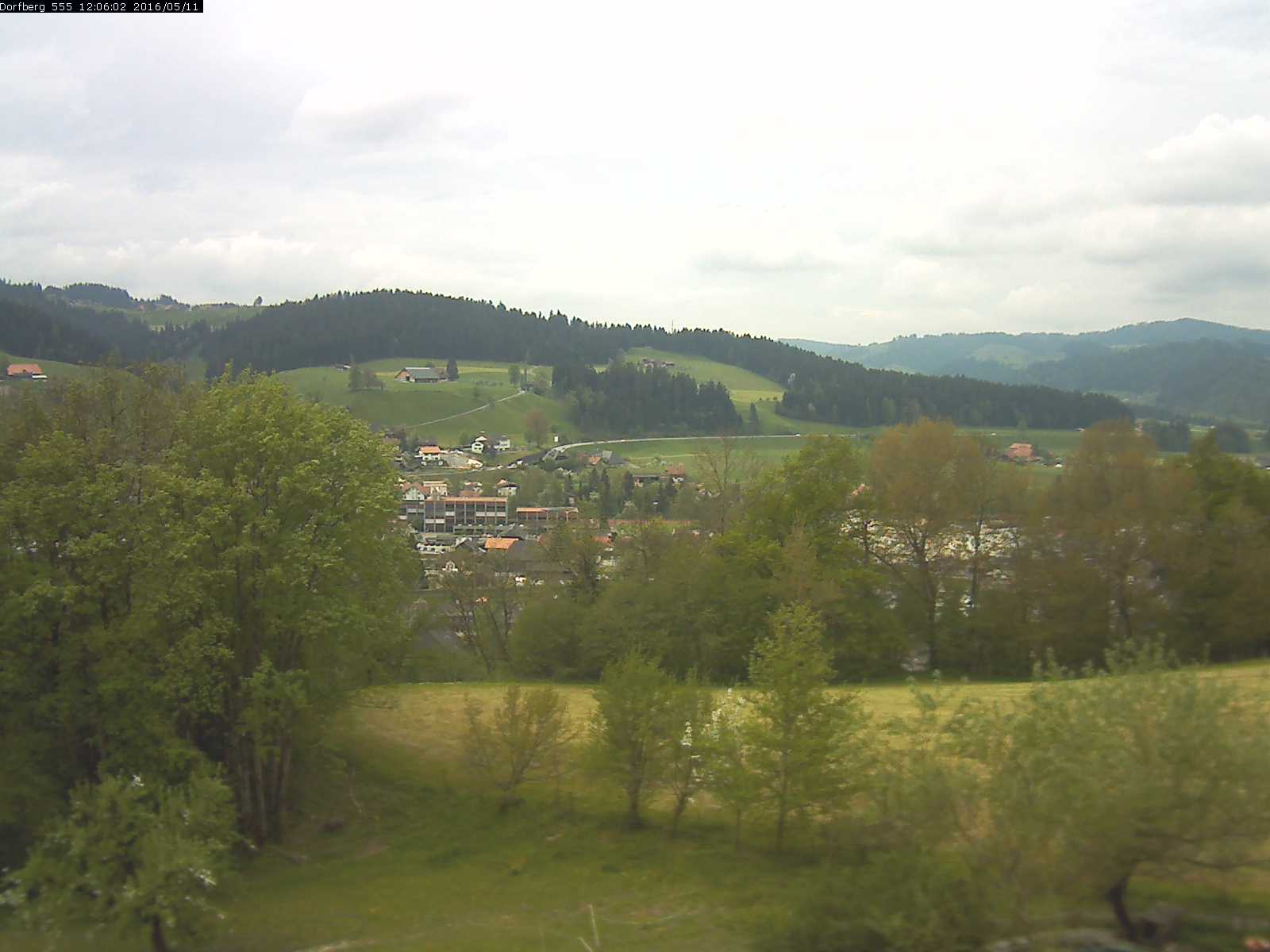 Webcam-Bild: Aussicht vom Dorfberg in Langnau 20160511-120601