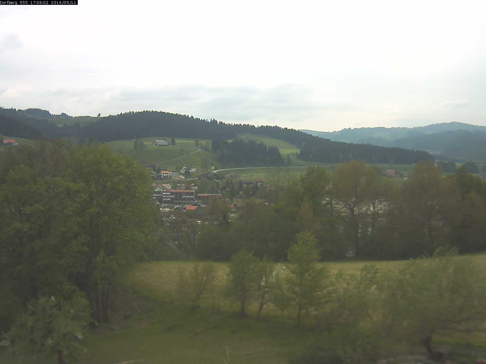 Webcam-Bild: Aussicht vom Dorfberg in Langnau 20160511-170601