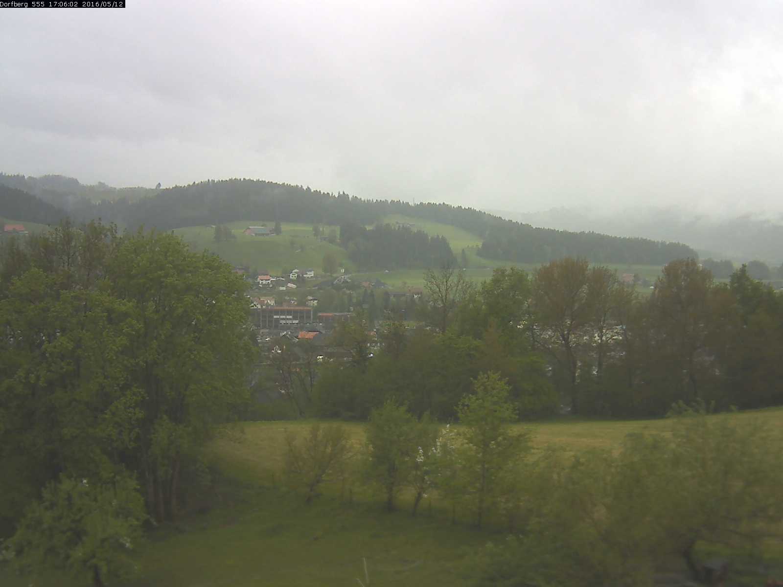 Webcam-Bild: Aussicht vom Dorfberg in Langnau 20160512-170601