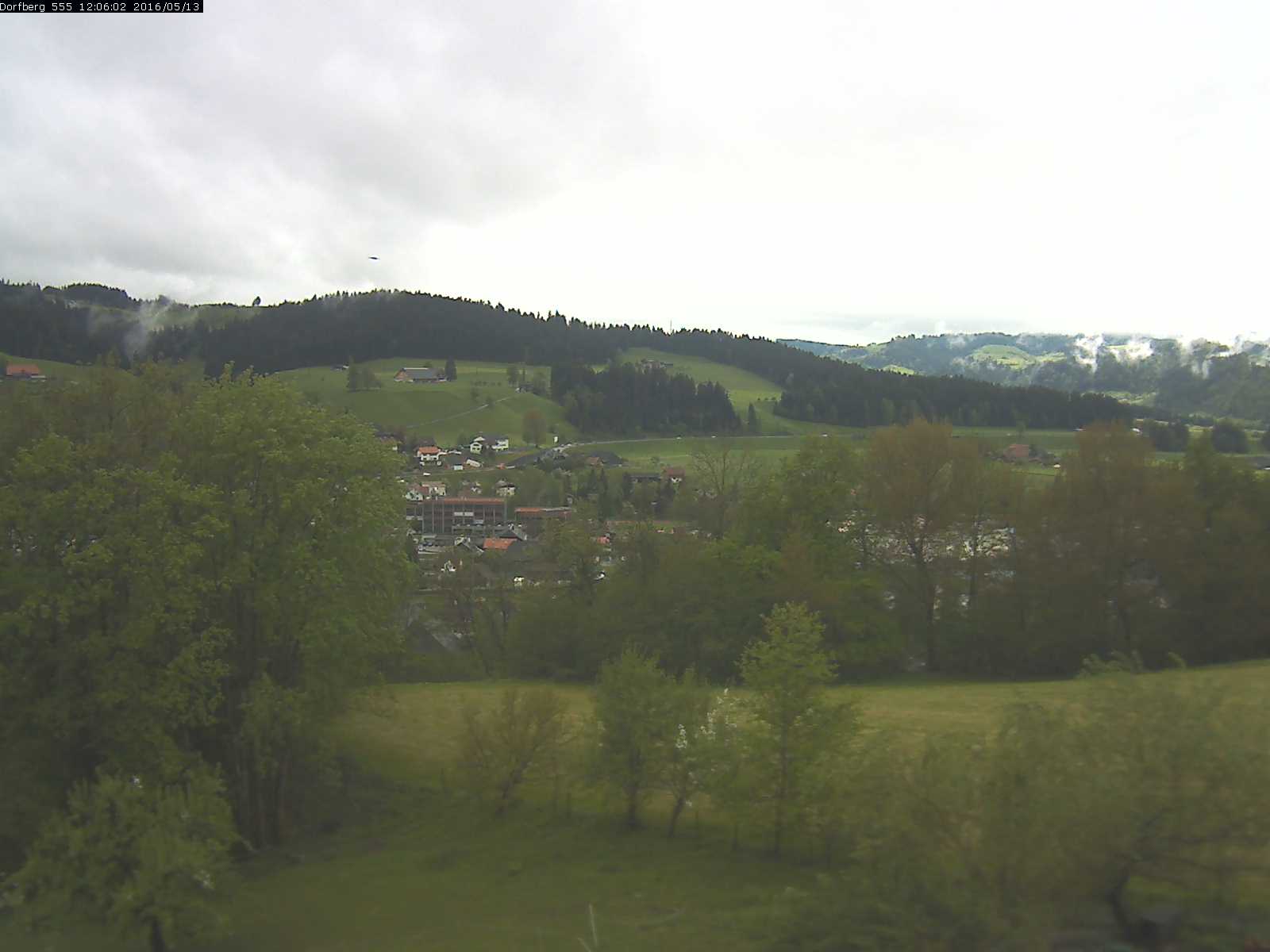 Webcam-Bild: Aussicht vom Dorfberg in Langnau 20160513-120601