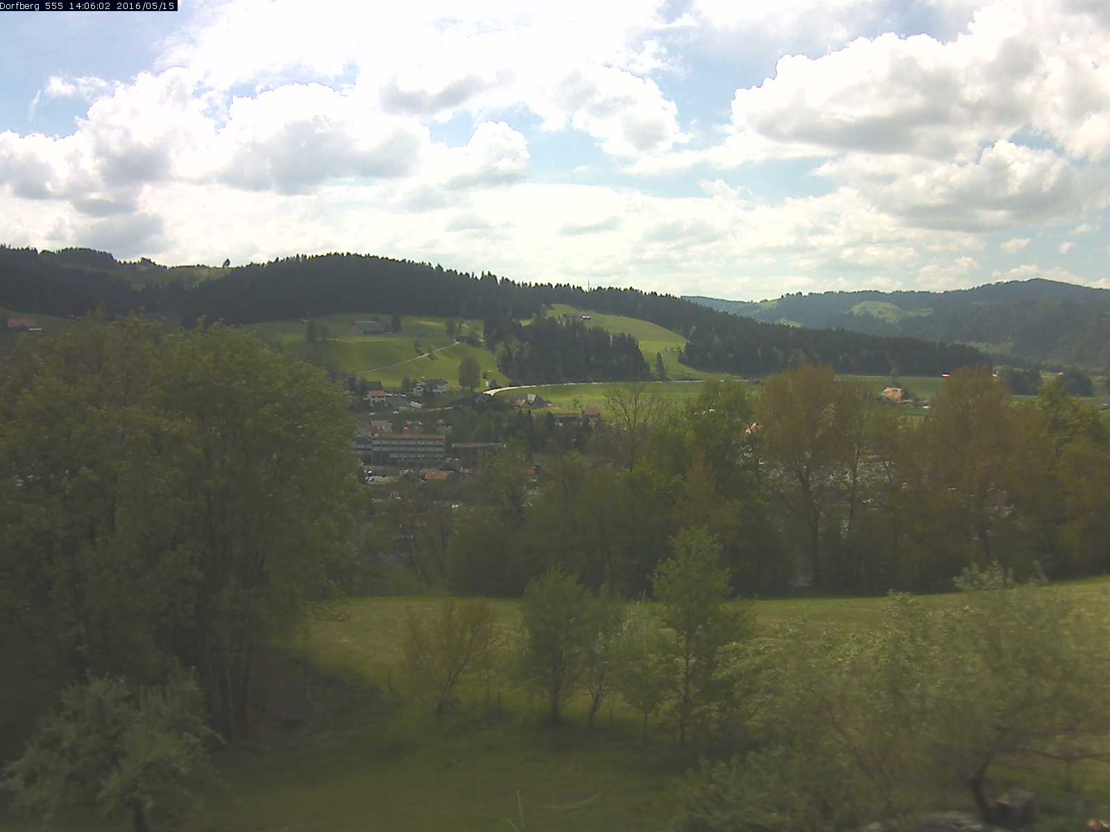 Webcam-Bild: Aussicht vom Dorfberg in Langnau 20160515-140601