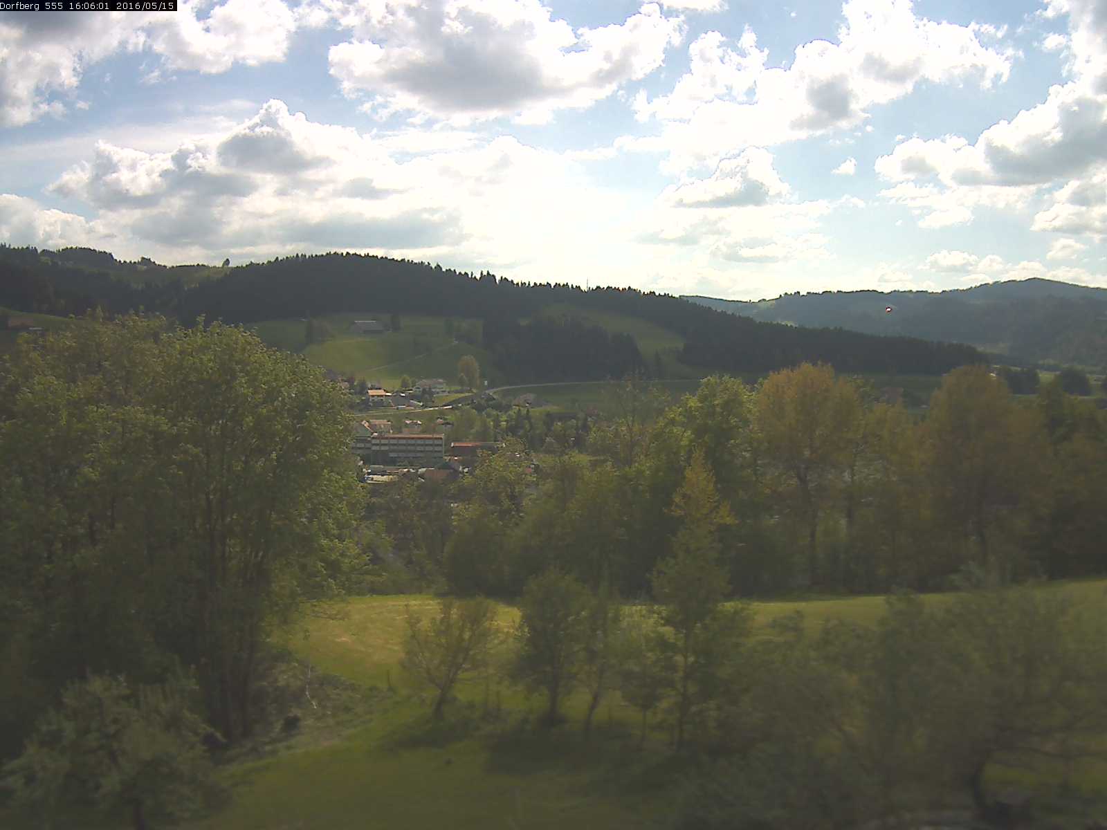 Webcam-Bild: Aussicht vom Dorfberg in Langnau 20160515-160601