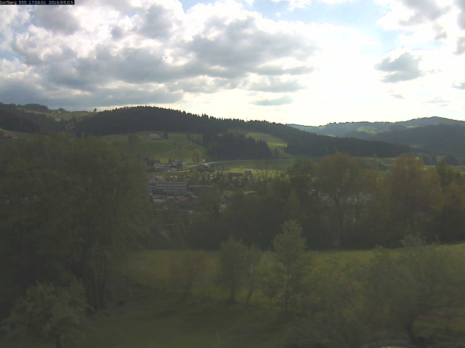 Webcam-Bild: Aussicht vom Dorfberg in Langnau 20160515-170601