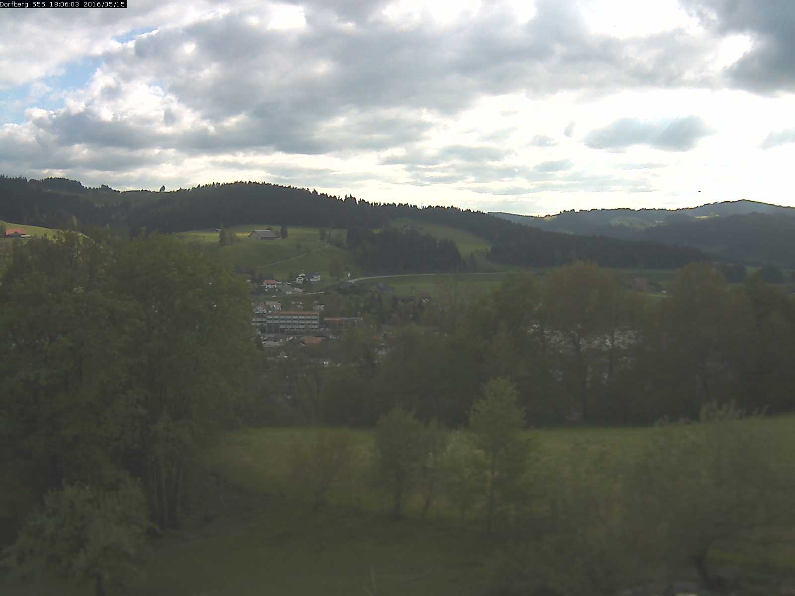 Webcam-Bild: Aussicht vom Dorfberg in Langnau 20160515-180601