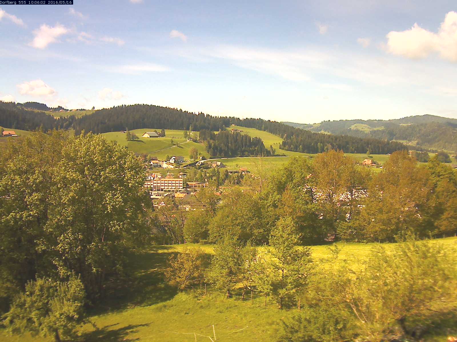 Webcam-Bild: Aussicht vom Dorfberg in Langnau 20160516-100601