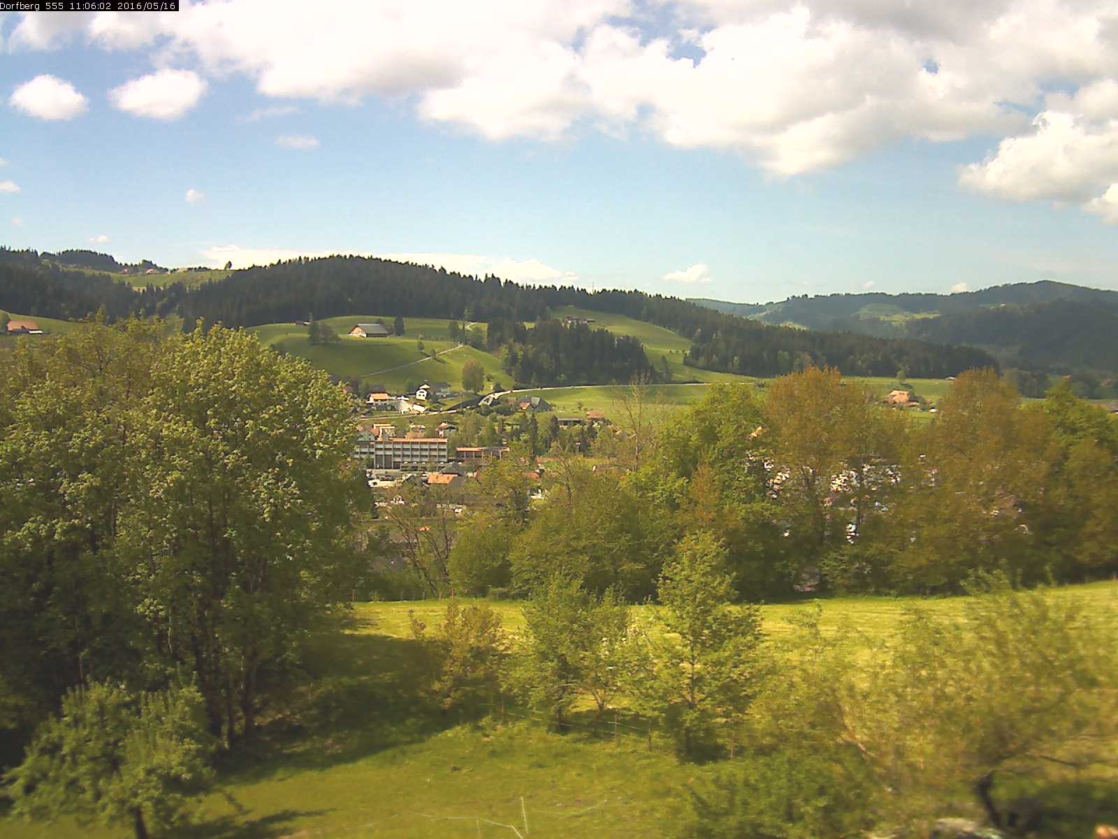 Webcam-Bild: Aussicht vom Dorfberg in Langnau 20160516-110601