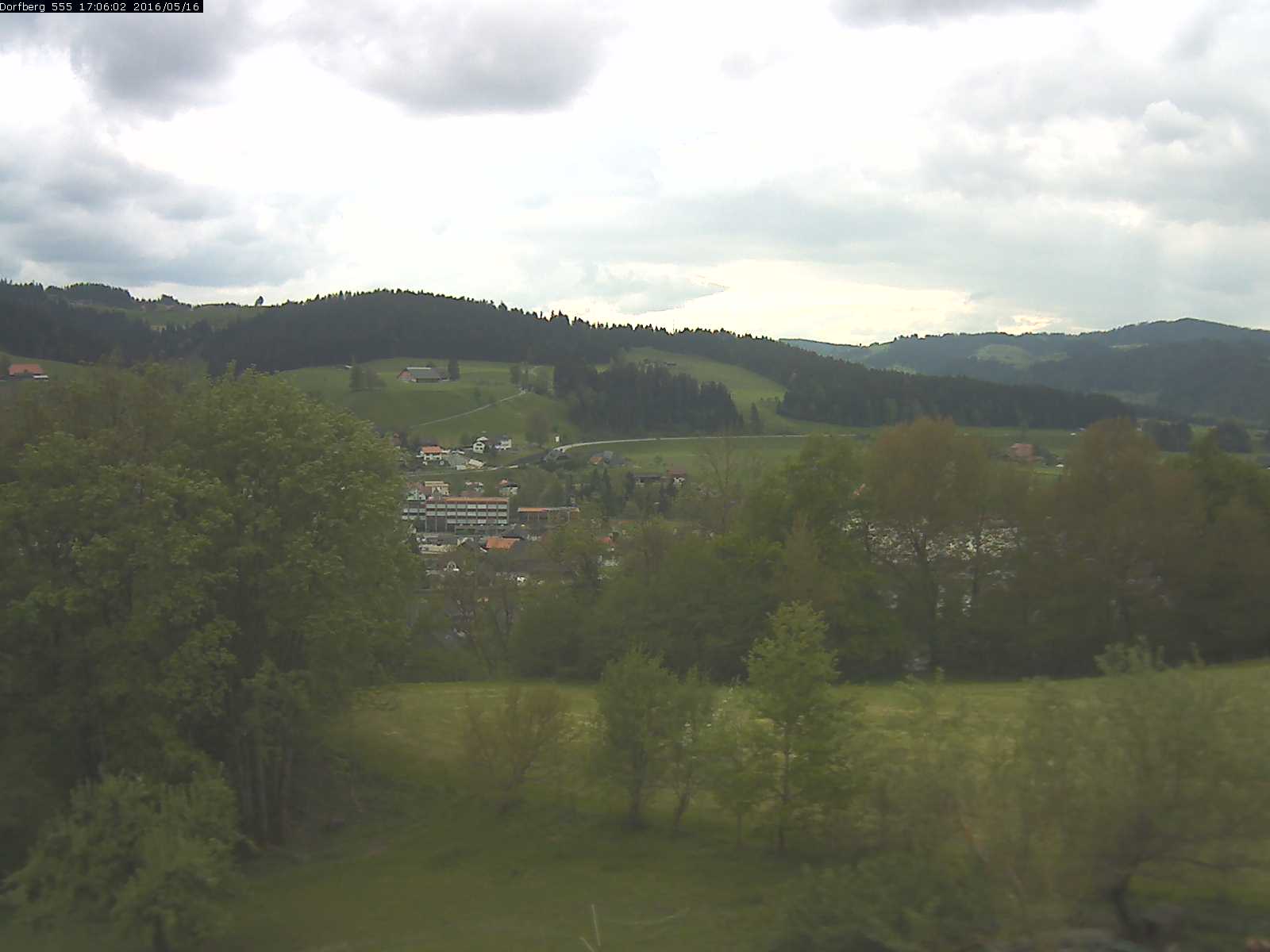 Webcam-Bild: Aussicht vom Dorfberg in Langnau 20160516-170601