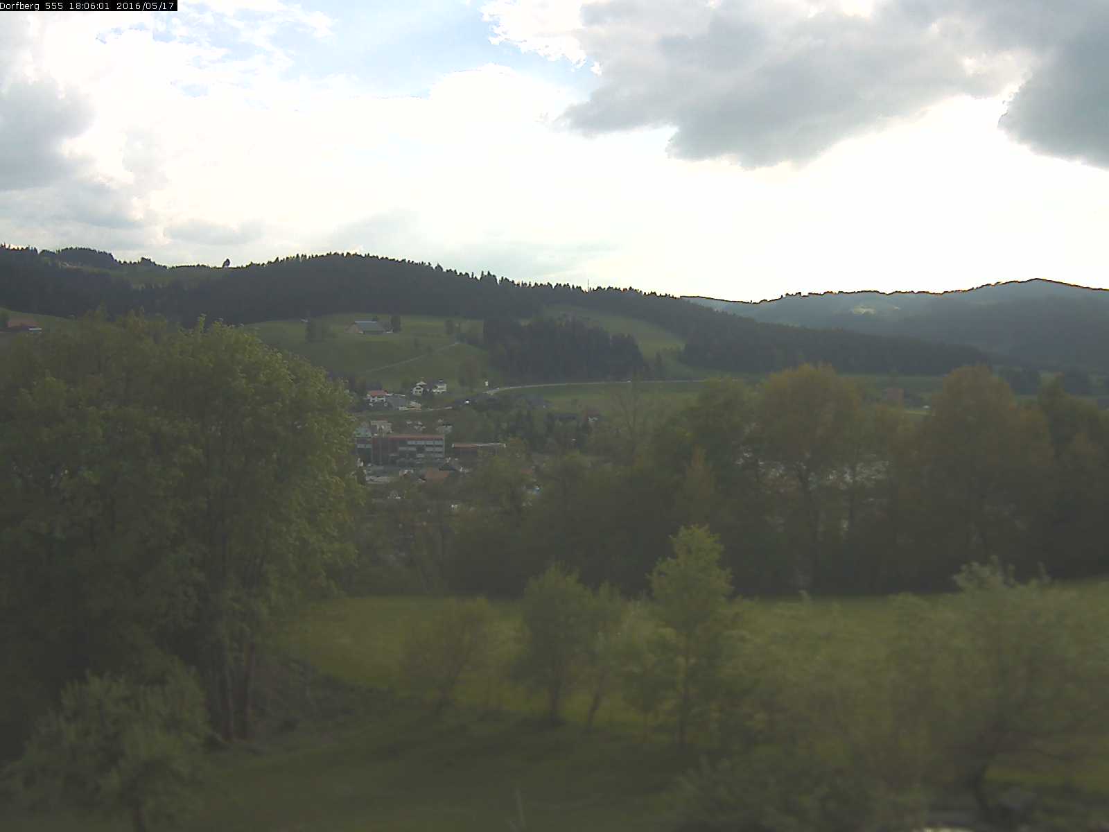 Webcam-Bild: Aussicht vom Dorfberg in Langnau 20160517-180601