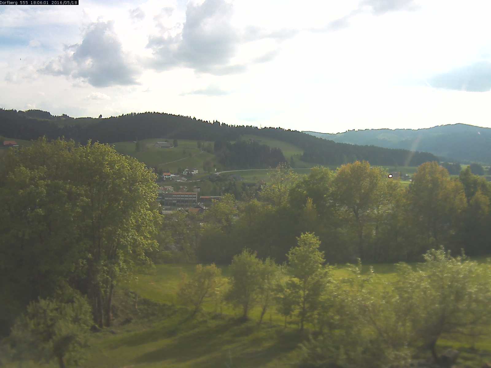 Webcam-Bild: Aussicht vom Dorfberg in Langnau 20160518-180601